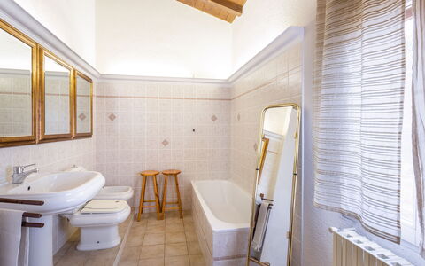 I Pioppi: Propiedad, Baño, Habitación, Diseño De Interiores, Edificio, Bienes Raíces, Casa, Suelo, Arquitectura, Techo