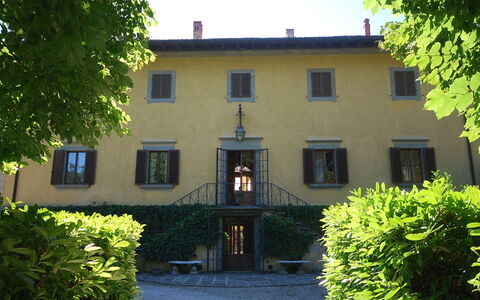 Villa Paola: Propiedad, Casa, Edificio, Casa, Bienes Raíces, Arquitectura, Árbol, Fachada, Inmuebles, Barrio