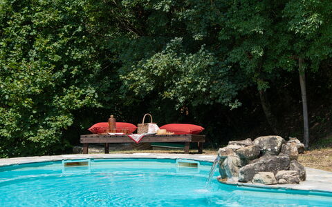 Villa Paola: Piscina, Ocio, Mueble Para Exteriores, Mueble, Recurso, Recreación, Sombra, Fuente De Agua, Jardín, Patio Interior
