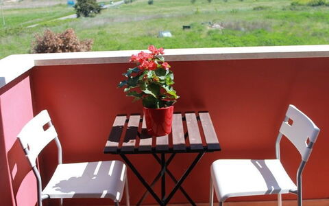 Scarlino Summer Village: Rojo, Mesa, Mueble, Habitación, Silla, Mesa Al Aire Libre, Casa, Maceta, Planta, Restaurante