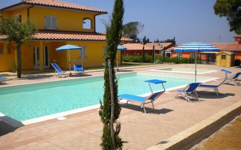 Scarlino Summer Village: Propiedad, Piscina, Recurso, Casa, Edificio, Bienes Raíces, Departamento, Villa, Ocio, Vacaciones