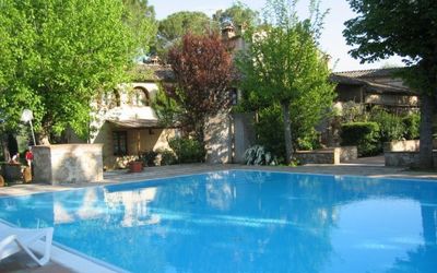 Borgo Santinovo: Piscina, Propiedad, Ocio, Ciudad De Vacaciones, Bienes Raíces, Edificio, Centro De Ocio, Patio Interior, Inmuebles, Recurso