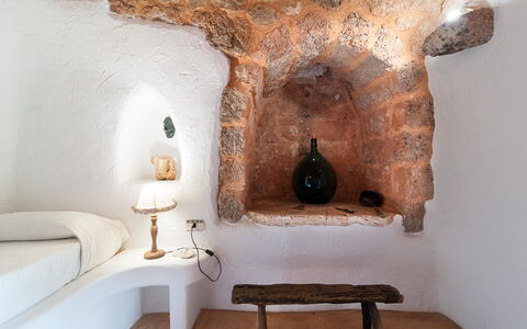 Salento Luxury Retreat: Marrón, Madera, Diseño De Interiores, Pintar, Pared, Arte, Casa, Edificio, Madera Dura, Sala