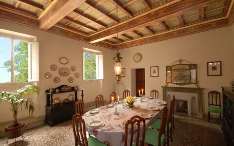 Villa Del Conte: Propiedad, Habitación, Edificio, Techo, Comedor, Diseño De Interiores, Mueble, Casa, Bienes Raíces, Mesa