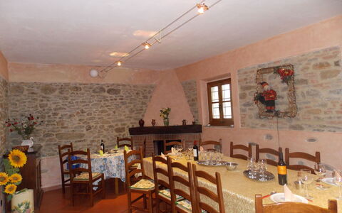 Villa i Cedri: Habitación, Propiedad, Edificio, Restaurante, Mueble, Mesa, Comedor, Diseño De Interiores, Suelo, Bienes Raíces