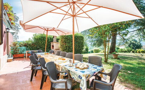 Villa i Cedri: Planta, Mesa, Mueble, Propiedad, Silla, Cielo, Sombra, Árbol, Mesa Al Aire Libre, Mueble Para Exteriores