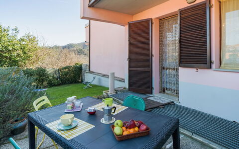 Pignone 100: Balcón, Silla, Sombra, Cocina Y Comedor Mesa, Mesa Al Aire Libre, Mueble Para Exteriores, Yarda, Patio Interior, Planta De Casa, Manchas De Madera
