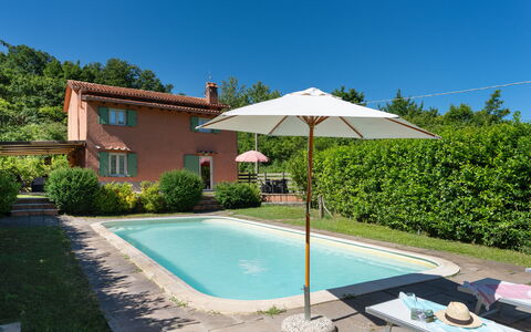Villa Il Nido: Agua, Planta, Cielo, Propiedad, Edificio, Azur, Sombra, Piscina, Árbol, El Terreno Del Lote