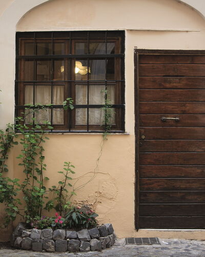 Diamonds & Rust: Puerta, Propiedad, Edificio, Fachada, Pared, Casa, Arquitectura, Arco, Ventana, Bienes Raíces