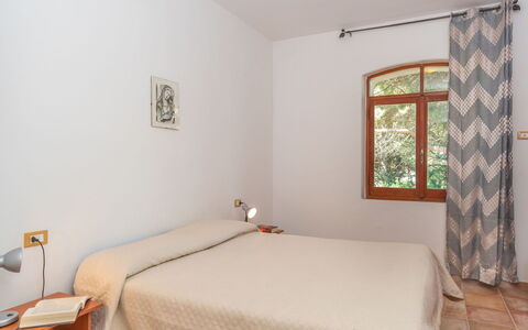 Valledoria 710: Edificio, Mueble, Propiedad, Ventana, Comodidad, Madera, Sombra, Diseño De Interiores, Suelo