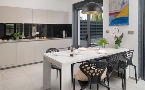 Villa Fasana: Mueble, Diseño De Interiores, Piso, Pared, Cocina Y Comedor Mesa, Mesa, Silla, Suelo, Cocina, Comedor