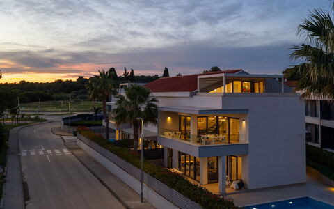 Villa Fasana: Barrio Residencial, Casa, Balcón, Inmuebles, Sombra, Villa, Recurso, Mansión, Hacienda