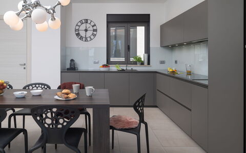 Villa Fasana: Mueble, Cocina, Diseño De Interiores, Gabinetes, Mostrador, Piso, Lámpara, Techo, Casa, Aparato De Cocina