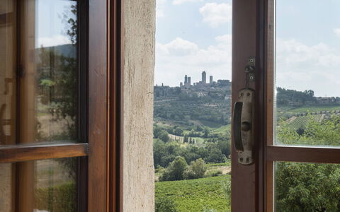 Agriturismo Paterno: Ventana, Casa, Cielo, Habitación, Vaso, Madera, Árbol, Puerta, Arquitectura, Bienes Raíces