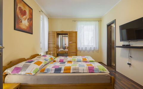 Beige: Cama, Habitación, Sábana, Madera, Lecho, Mueble, Diseño De Interiores, Marco De La Cama, Casa, Techo