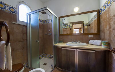 villa-deli-positano-villa-bathroom