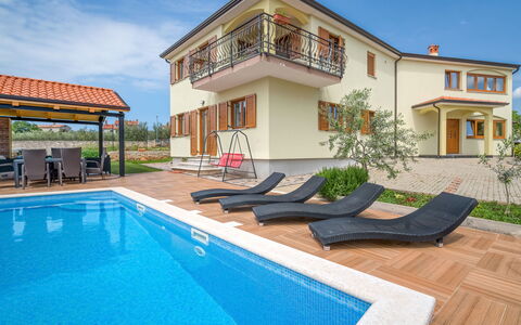 Poreč Tar 103: Propiedad, Edificio, Casa, Piscina, Bienes Raíces, Casa, Inmuebles, Villa, Barrio Residencial, Arquitectura