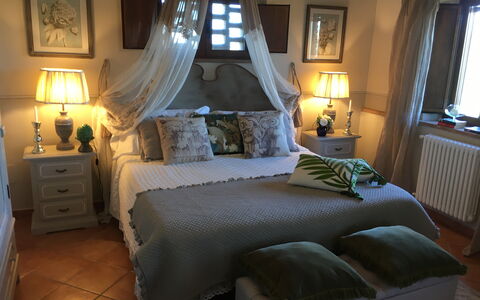 Villa Barbara: Cama, Encendiendo, Habitación, Diseño De Interiores, Madera, Suelo, Verde, Lecho, Propiedad, Habitación