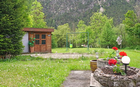 Huber: Planta, Planta De La Comunidad, Naturaleza, Maceta, Árbol, Paisaje Natural, El Terreno Del Lote, Edificio, Cabaña, Hierba