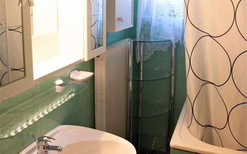 Huber: Arreglo De Tubería, Propiedad, Grifo, Lavabo, Lavabo Del Baño, Espejo, Verde, Baño, Diseño De Interiores, Encendiendo