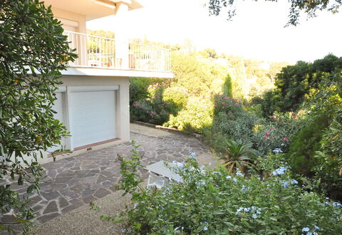 Villa Chantoiseau: Edificio, Propiedad, Mueble, Ventana, Comodidad, Madera, Diseño De Interiores, Sombra, Suelo