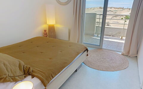 Mimizan 311: Mueble, Habitación, Madera, Suelo, Diseño De Interiores, Cama, Sábana, Encendiendo, Habitación, Piso