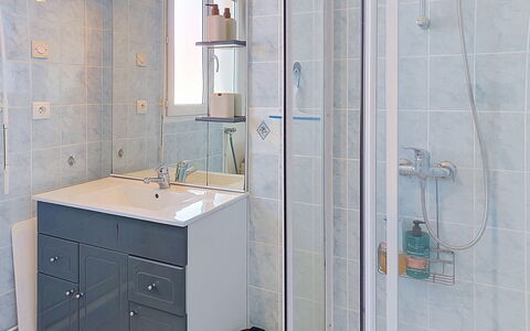 Patguyflor: Baño, Lavabo Del Baño, Arreglo De Tubería, Piso, Lavabo, Diseño De Interiores, Suelo, Grifo, Mueble De Baño, Plomería