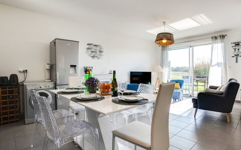 Le Domaine de Fort Neuf: Propiedad, Habitación, Comedor, Diseño De Interiores, Mueble, Edificio, Mesa, Suelo, Casa, Techo