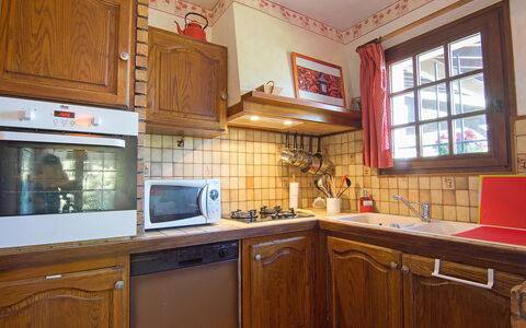 Faisans: Mostrador, Gabinetes, Propiedad, Aparato De Cocina, Ventana, Madera, Cocina, Electrodoméstico, Estufa De Cocina, Diseño De Interiores