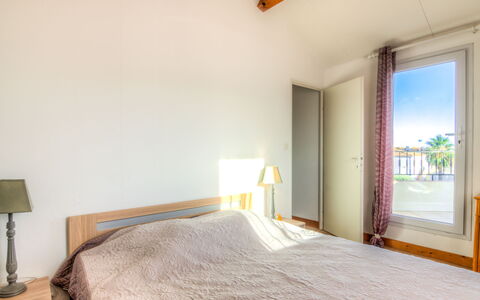Les Andalouses: Edificio, Propiedad, Comodidad, Madera, Diseño De Interiores, Casa, Sombra, Suelo, Piso, Cama