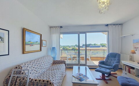 Plein Sud: Mueble, Departamento, Diseño De Interiores, Suelo, Piso, Habitación, Silla, Techo, Sofá, Sala