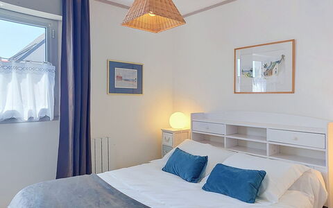Plein Sud: Mueble, Diseño De Interiores, Cama, Habitación, Suelo, Sábana, Linos, Lecho, Techo, Habitación