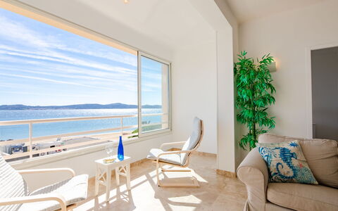 Sainte Maxime 124: Mueble, Propiedad, Edificio, Comodidad, Azur, Silla, Azul, Madera, Sombra, Encendiendo