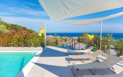 Villa Il Poggiolo Apartments - Diano Marina: Propiedad, Cielo, Vacaciones, Bienes Raíces, Casa, Arquitectura, Edificio, Piscina, Diseño, Sombra