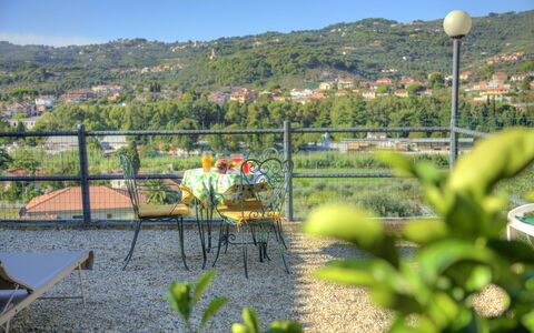 Casa Ilaria - Diano Marina: Vegetación, Árbol, Área Rural, Hill Station, Paisaje, Planta, Hierba, Vacaciones, Turismo, Montaña