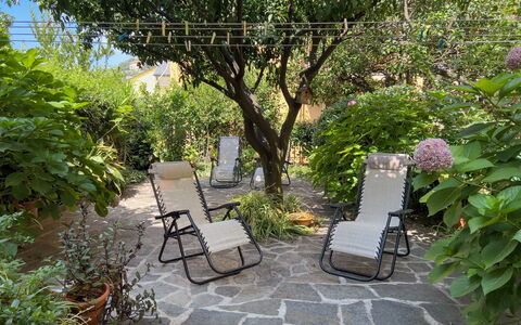 Casa Mary - Levanto: Mueble, Mueble Para Exteriores, Jardín, Arbusto, Silla, Cobertura Del Suelo, Sombra, Patio Interior, Losa
