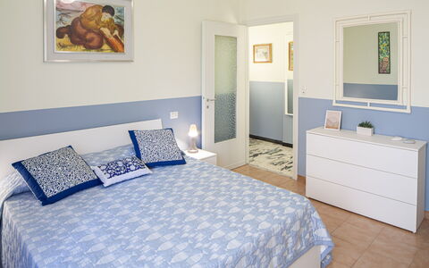 Giulia Apartment - Levanto: Propiedad, Mueble, Edificio, Espejo, Marco, Comodidad, Azur, Diseño De Interiores, Gabinetes, Madera