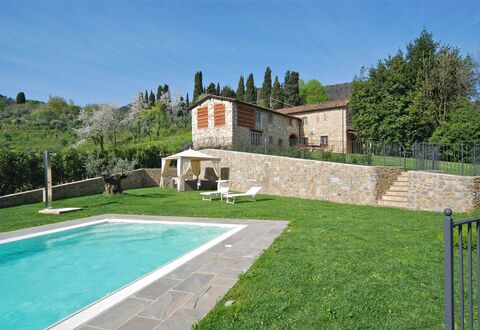 Montefiore: Propiedad, Casa, Edificio, Piscina, Bienes Raíces, Inmuebles, Villa, Hierba, Barrio Residencial, Casa