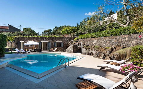 Eden Retreat: Planta, Agua, Cielo, Propiedad, Piscina, Edificio, Azur, Árbol, Mueble Para Exteriores, Arquitectura