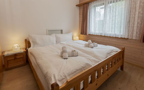 Rehli: Diseño De Interiores, Madera, Habitación, Suelo, Cama, Piso, Techo, Mueble, Habitación, Sábana