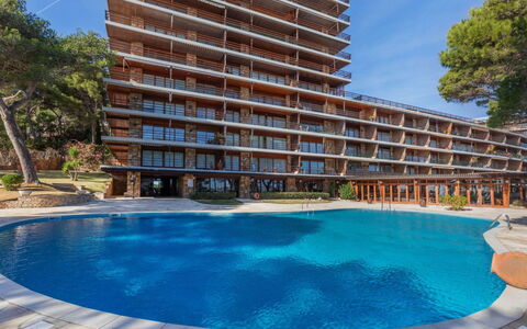 St Antoni de Calonge 250: Agua, Propiedad, Cielo, Piscina, Edificio, Azur, Árbol, Planta, Arquitectura, Condominio