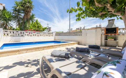 Marina: Recurso, Mueble Para Exteriores, Piscina, Hotel, Ciudad De Vacaciones, Maceta, Planta De Casa, Eco Hotel, Sunlounger