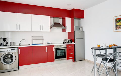 Pueblo del Cid: Habitación, Cocina, Mueble, Electrodoméstico, Propiedad, Rojo, Gabinetes, Mostrador, Diseño De Interiores, Estufa De Cocina