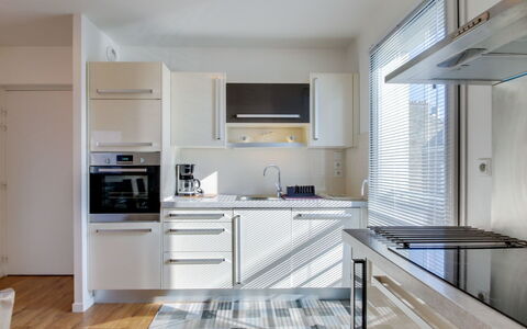 Clos Schuman: Gabinetes, Mostrador, Edificio, Estufa De Cocina, Cocina, Aparato De Cocina, Madera, Electrodoméstico, Piso, Suelo