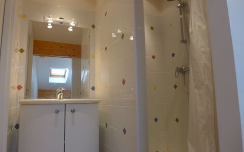 Le Panoramic: Habitación, Propiedad, Baño, Techo, Pared, Diseño De Interiores, Yeso, Loseta, Suelo, Arreglo De Tubería