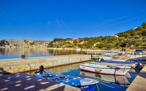 Maslenica 107: Cielo, Agua, Barco, Watercraft, Vehículo, Azul, Azur, Barcos Y Canotaje - Efectos Y Equipo, Árbol, Costeras Y Los Accidentes Geográficos Oceánico