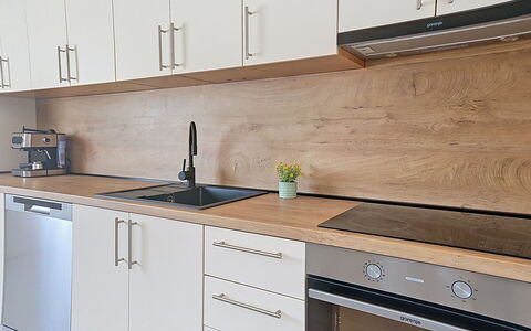 Frane: Piso, Madera, Mostrador, Suelo, Mueble, Gabinetes, Cocina, Diseño De Interiores, Marrón, Suelos De Madera