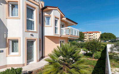 Trogir Okrug Gornji 314: Cielo, Planta, Edificio, Ventana, Propiedad, Azur, Árbol, Casa, Condominio, Diseño Urbano