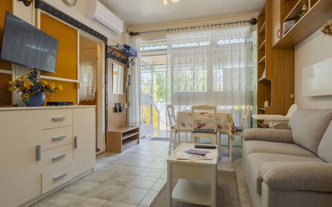 Piccola: Mueble, Diseño De Interiores, Piso, Madera, Suelo, Habitación, Departamento, Sala, Sofá, Encendiendo