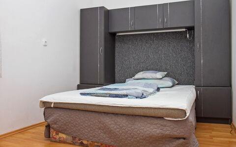 Azzurro: Comodidad, Edificio, Madera, Marco De La Cama, Cama, Diseño De Interiores, Piso, Rectángulo, Suelo, Casa